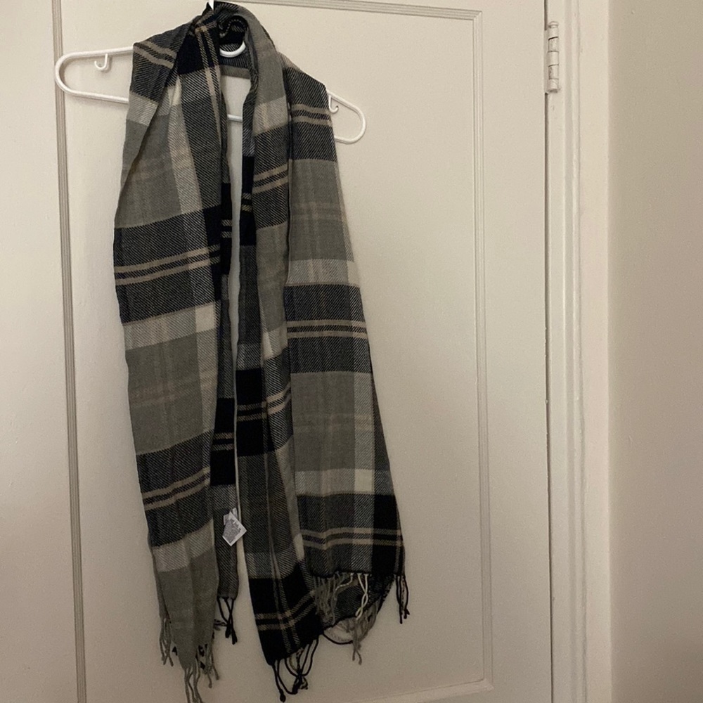 uniqlo heattech gray and navy scarf unisex